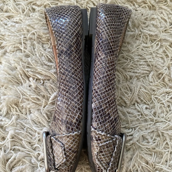 Fossil Snake Reptile Print with Silver Buckles Slip-Ons Flats Women’s Size 5.5 - Picture 10 of 10